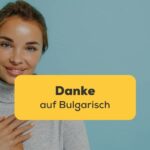 Brünette Frau legt ihre Hand aufs Herz und will damit Danke auf Bulgarisch sagen, so wie sie es mit der Ling-App gelernt hat.