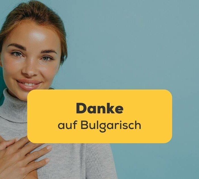 Brünette Frau legt ihre Hand aufs Herz und will damit Danke auf Bulgarisch sagen, so wie sie es mit der Ling-App gelernt hat.