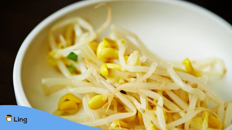 Koreanische Beilage Bohnensprossen Sukju Namul
