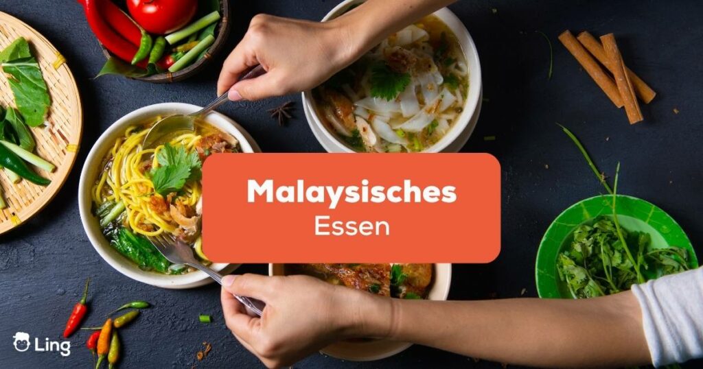 Tisch mit unterschiedlichen Essen in Malaysia